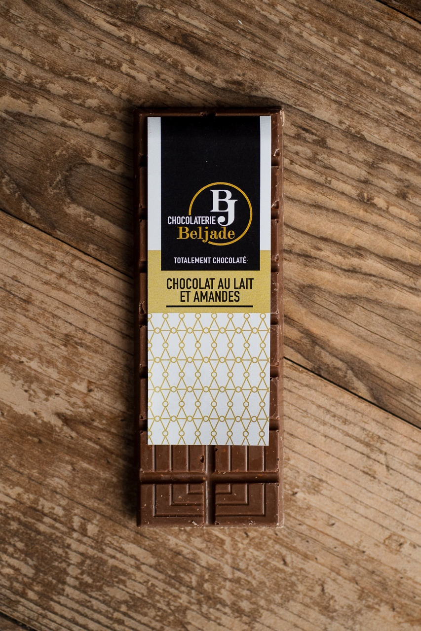 Tablette de chocolat au lait et amandes