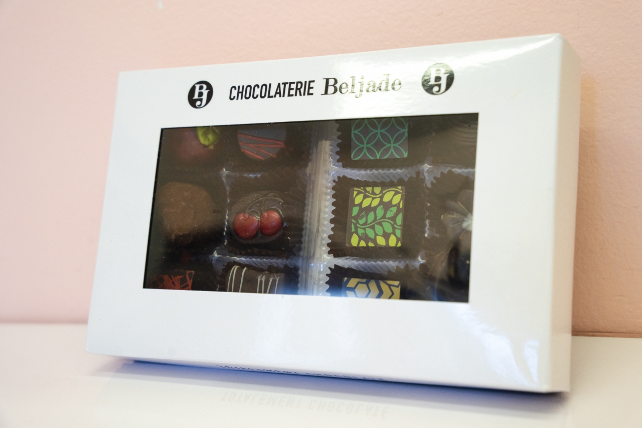 Boîte de 12 chocolats fins noirs
